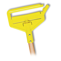 INVADER&reg; SIDE GATE WITH WOOD HANDLE